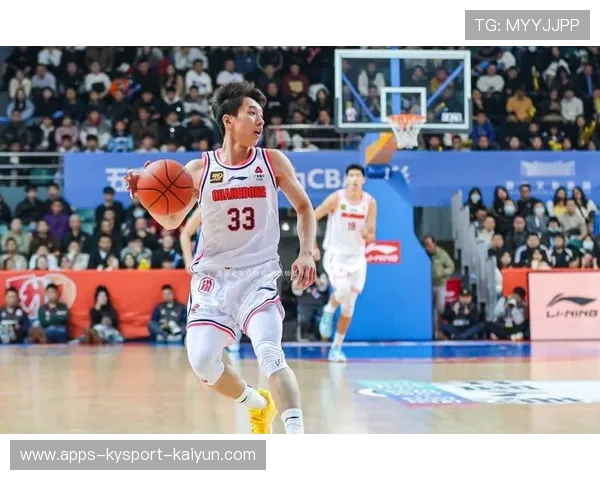 广东队篮下突破制胜